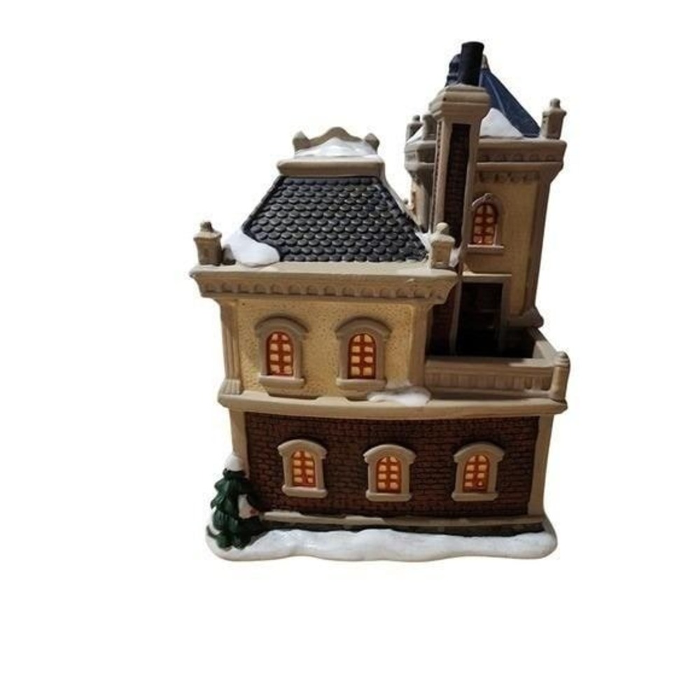 Holiday Time Christmas Cricket Inn Building - Picture 6 of 7
